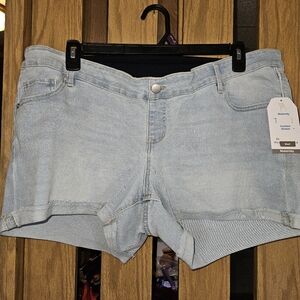 NWT Time and Tru Sz XXL Maternity Light Wash Shorts